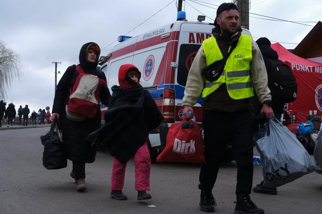 乌克兰难民厌弃德国：美甲医疗都不可，还没自在