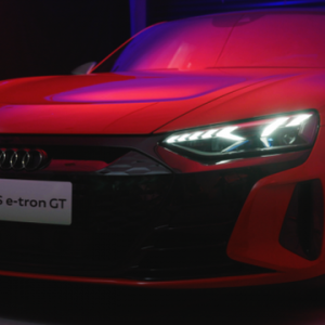 四门纯电GT演绎强悍科技性能，赛道抢先试驾奥迪RS e-tron GT