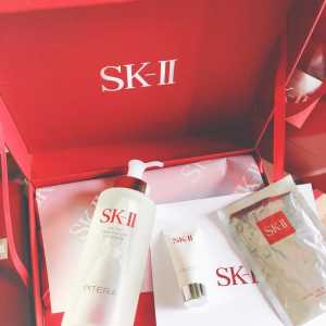 SK-II护肤精华露神仙水，皮肤显得细腻通透