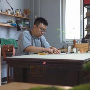 一针一线一世界！涿州有位精耕皮具的手艺人