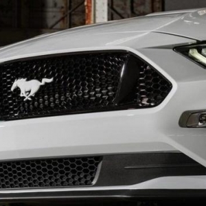 福特大改款Mustang亮相时间将近，会是纯燃油，还是油电混合