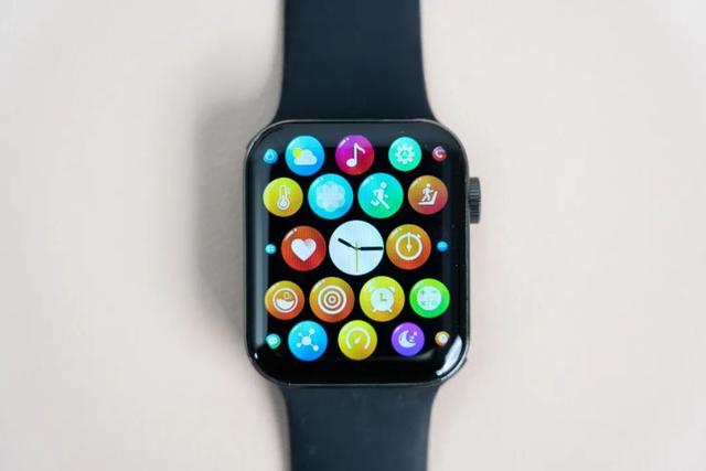 华强北制裁苹果？“Apple Watch S8”争先上手！库克看完都得含混……
