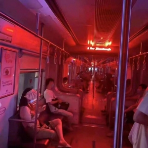 节电后车厢一片漆黑？重庆轨道集团：会根据实际情况调整照明