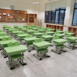南京：换桌椅、改照明 呵护学生体质健康