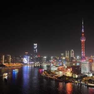上海全市景观照明开启节假日模式 外滩不组织零点倒计时活动