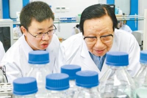 中国工程院院士、北京生物制品研究所原所长赵铠——69年，致力于生物制品研究（讲述·一辈子一件事）