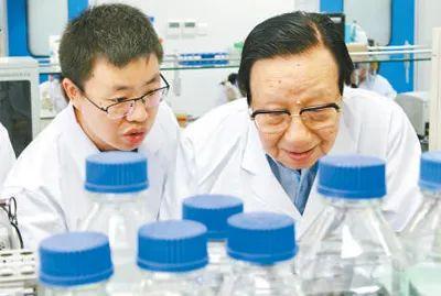 群众日报 | 中国工程院院士、北京生物制品研讨所原所长赵铠：69年，努力于生物制品研讨