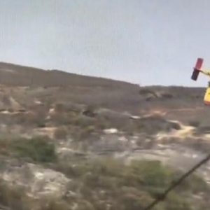 希腊一架灭火飞机坠毁，事发时机上载有2人