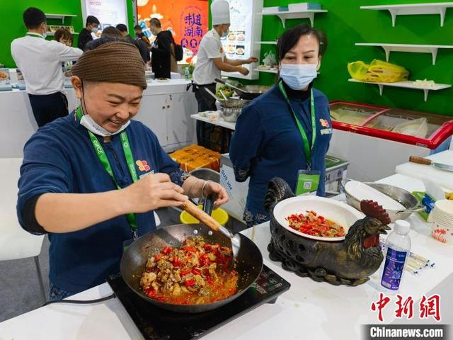 第七届中国国际食品餐饮展览会开幕 国内外美食云集