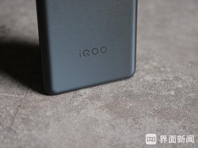 iQOO 11S体验：游戏表示出彩，能够是最强直屏手机