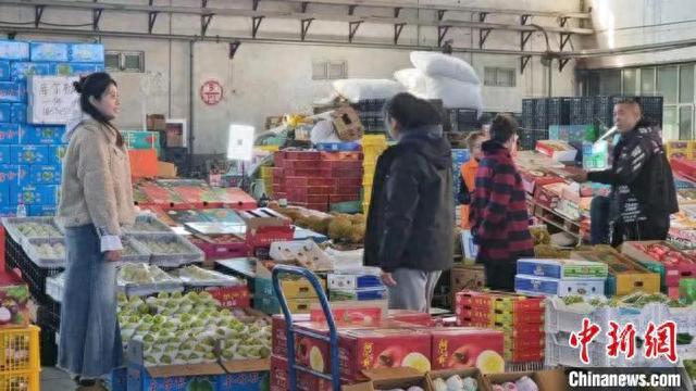 访问新疆最大一级农副产物批发买卖市场：货足价稳 保供全疆