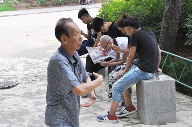 养生专家“林海峰”离世，享年51岁，深入深思:4种养生方式太伤身
