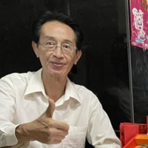 69岁港星定居台湾街头摆摊卖货！一生未婚，曾被骗500万借酒消愁