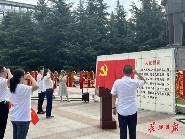 武汉公园举行14场主题活动为党庆生
